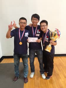 1:binary?id=4lAYTBQBdqQ2ISUKTEEzP7KH1RYYr_2Fo6QHF4lGXarlwudHL_2BwYTtlQ_3D_3D:(From left) Winning students Arrow Liu, Joshua Li and Kerwin Yu