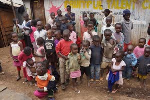 6:binary?id=EA0CbrxDo7XlyQXHdsIQACjmXbDOu7F7mbfuT_2BB_2BnjylghL4pwxtkg_3D_3D:Children at an orphans’ school in the Kibera Slum in Nairobi, Kenya