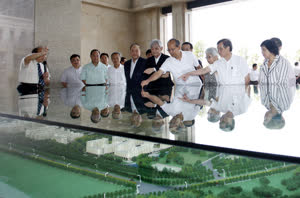 2:binary?id=GGLspEVwgablpMORL5F8Rrd1W_2FtX2KHF53DFHwp_2F_2FEX5QjlUtS_2F5Dg_3D_3D:The Macao’s deputies to NCP delegation learns about the new campus’ design plan