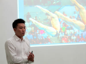 1:binary?id=Q4O4tjKJq4sIMhAhjD9oLN62lvcBhXBKkY2br6El_2Fboz2j6M01RYcUy2l_2F4NIxtW:2012 Olympics gold medalist Luo Yutong gives a talk at a UM residential college