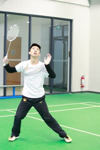 5:binary?id=VpcSuiORrDfzkhNL1BRNYNfW4Asn1kpZmoWMtOI6cUv3zKf9n1Zc6w_3D_3D:Edwin Lei hopes to enter the university badminton team and he practices badminton every day