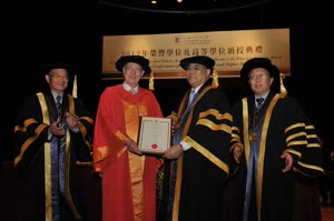 4:binary?id=_2Ba741KZATVl1cKAtRpWhIk1HkpxSapZFP7NEJLjD0Jnrt_2FPv_2F4_2BRsQ_3D_3D:The University of Macau confers the Degree of Doctor of Science honoris causa upon Prof. Arden Lee Bement, Jr.