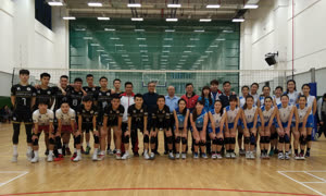 2:binary?id=_2Fb0ldDJ4H_2Fe_2BJ4abz977wAVi_2F2It3JSH46CpVoO4hbpunGrgllNr8zSuWZB7bS1Z:A group photo of the UM Men’s and Women’s Volleyball Teams