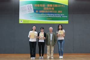2:binary?id=cURy5ODxtKxxJ44yMQ_2FKK2lEN6uFRuxOlrqJgMmEU0pfsD0k5m1R2IwMF5OJmwz8:Prof Yang Yi and the winning students in the writing competition 