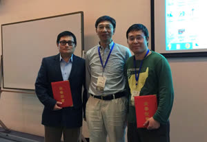 1:binary?id=gs6cLm6UVq_2ByXbLdYtPlLfE6_2BBMZv9GtJUeSI_2B2qJofLr12Ge_2FSSRQ_3D_3D:(Left) UM scholar LI Haifeng. (Middle) WANG Fangwei and (right) the other recipient, LUO Huiqian, from the Institute of Physics, Chinese Academy of Sciences