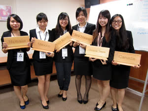 1:binary?id=jSk_2BKqfzGCNEfKPzSmOTMF3x4Okg_2BXLsQmKQoPzsjk1HGsLTVhr6mavvbkEzP0c_2F:UM students at the Model APEC 2014 in Taiwan