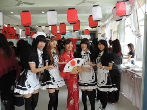 1:binary?id=nq4TJQ7UT7aDblhGe3Qy8fRZwgEPgaPufWvLyF7tOqp1c57QAlVP8w_3D_3D:Members of the Ichiban Club show up in kimonos and Japanese maid costumes