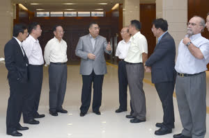 3:binary?id=prTxcOU5T5CovOxL3dNDT9aNu21kxFPSY9ErKoDHSc881iDha2LKeg_3D_3D:Chief Executive, Mr Chui Sai On, visits the new campus of University of Macau located in Hengqin, Zhuhai.