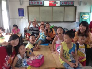 1:binary?id=zVWi7fs6mmYqB4vNeTXtYSKesuD2_2Bb_2B_2FYdkPfvbkof0_2BH3zOa1sTqQ_3D_3D:UM’s Honours College students do volunteer teaching in mainland China